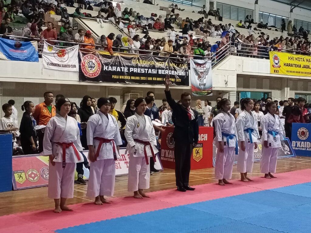 Ribuan Karateka unjuk gigi dalam Kejuaraan Nasional (Kejurnas) Karate Festival and Open memperebutkan piala Walikota Malang, yang digelar Federasi Olahraga Karate-Do Indonesia (FORKI) Kota Malang, Minggu (05/03/2023).