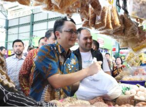 Wakil Menteri Perdagangan (Wamendag) Jerry Sambuaga, memantau harga kebutuhan pokok di Pasar Oro-Oro Dowo, Kecamatan Klojen, Kota Malang, Jawa timur. (ist)