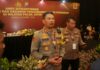 Kapolresta Malang Kota, Kombes Pol Budi Hermanto dan Kabid Humas Polda Jatim, Kombes Pol Dirmanto saat memberikan keterangan kepada wartawan. (istimewa)