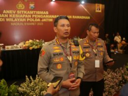 Kapolresta Malang Kota, Kombes Pol Budi Hermanto dan Kabid Humas Polda Jatim, Kombes Pol Dirmanto saat memberikan keterangan kepada wartawan. (istimewa)
