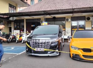 Mobil BMW, Alphard dan Innova barang bukti yang diamankan penyidik Polresta Malang Kota