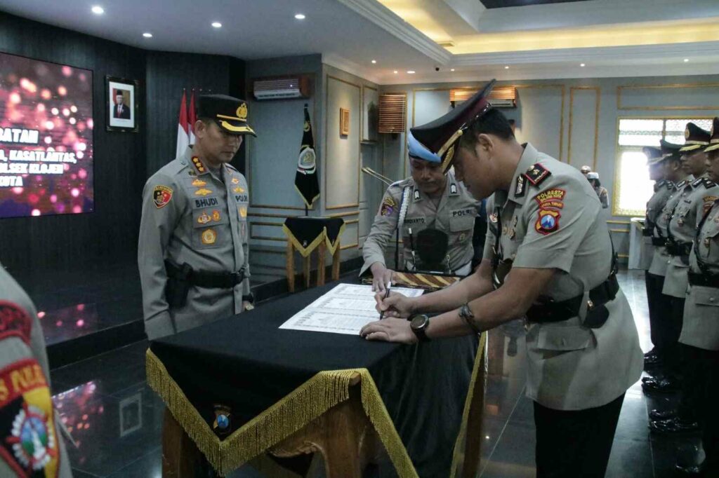 Pelaksanaan Sertijab beberapa pejabat utama Polresta Malang Kota. (ist)