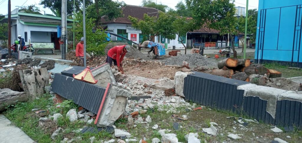 Dana BKK Desa Purworejo Dimanfaatkan Mempercantik Wajah Kantornya