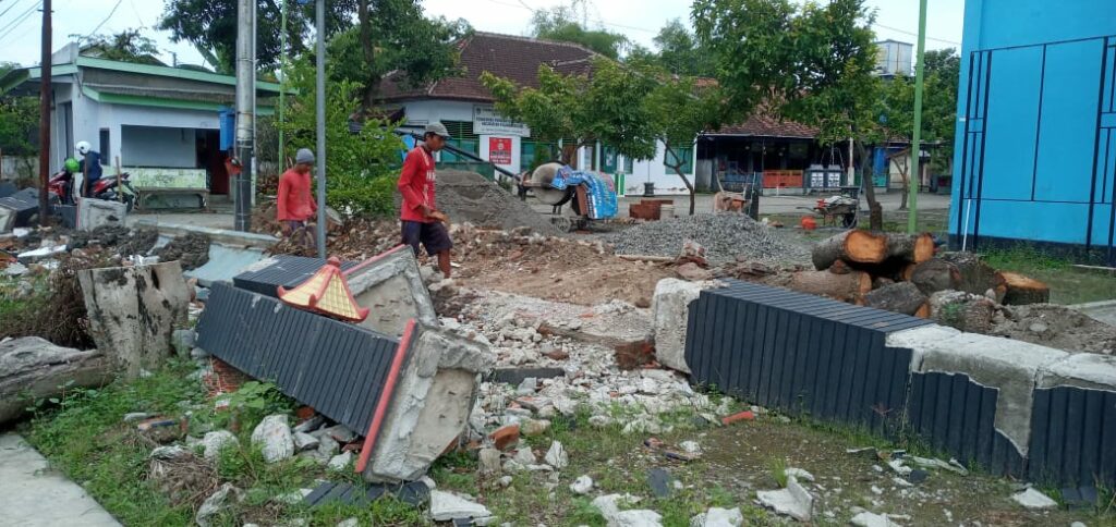 Dana BKK Desa Purworejo Dimanfaatkan Mempercantik Wajah Kantornya