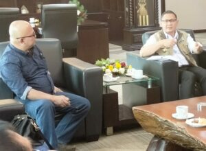 Ketua KADIN Kota Batu, Endro Wahyu bersama Pj Walikota Batu Aries Agung Paewai