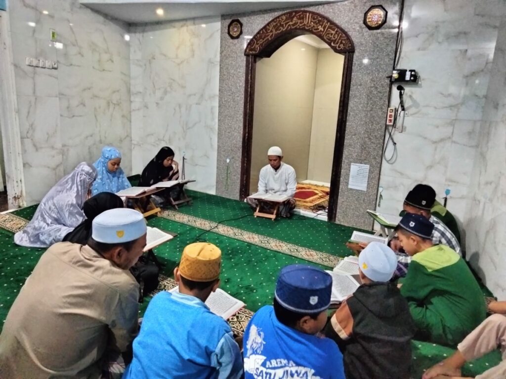 Gelaran Tadarus di Masjid Babul Hidayah, Tanjungrejo Kota Malang