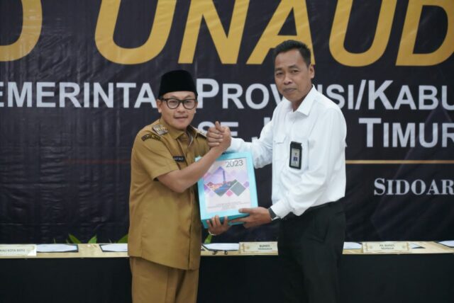 WhatsApp Image 2023-03-28 at 10.18.21 Walikota Malang H Sutiaji menyerahkan LKPD tahun anggaran 2022 kepada BPK Jawa Timur. (dok.humas Pemkot)
