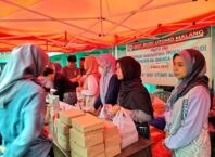 Stand takjil dalam kegiatan festival takjil Nusantara IKIP Budi Utomo Malang