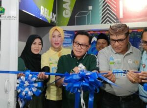Walikota Malang H Sutiaji didampingi Wakil Walikota Sofyan Edi Jarwoko meresmikan Rumah Rumah E-Sport sekaligus UMKM Halal (istimewa)