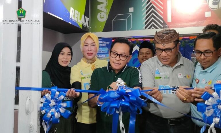 Walikota Malang H Sutiaji didampingi Wakil Walikota Sofyan Edi Jarwoko meresmikan Rumah Rumah E-Sport sekaligus UMKM Halal (istimewa)