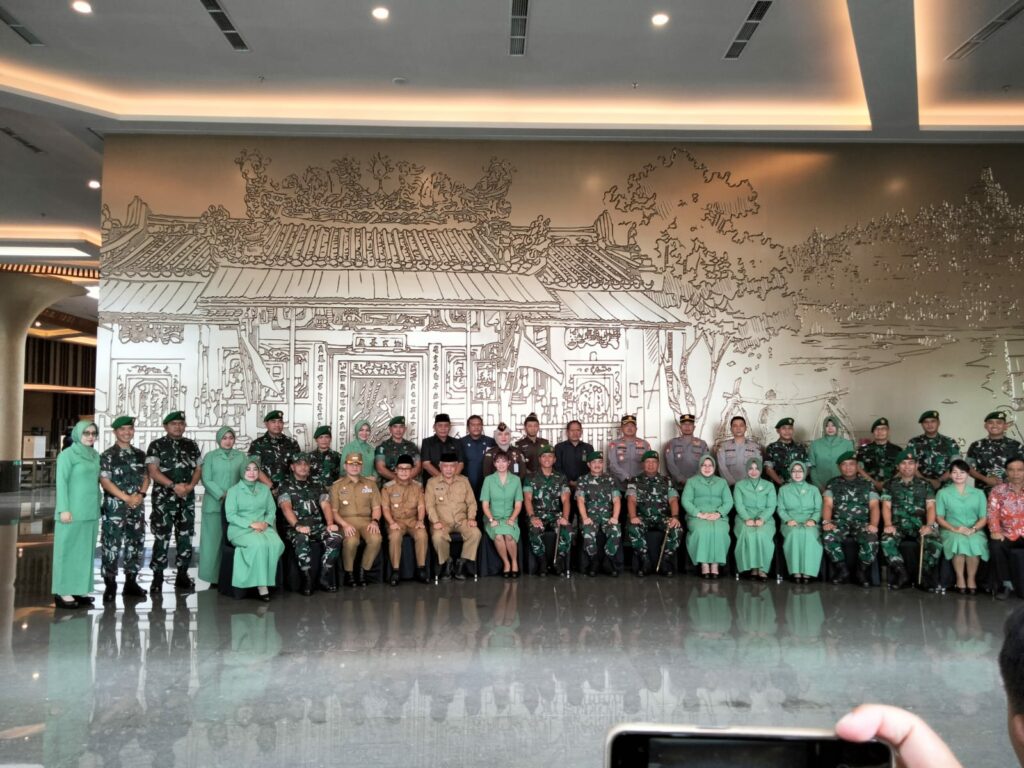 Pangdam V Brawijaya, Mayjen TNI Farid Makruf MA pose bersama jajarannya serta Forkopimda Malang Raya