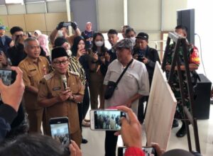 Walikota Malang H Sutiaji saat ditemui awak media disela pameran lukis bertajuk Sewelas Dino Ngenteni Blanggur. (ist)