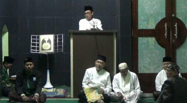 Safari Ramadhan di Masjid Al-Hidayah, Kelurahan Penanggungan, Kecamatan Klojen, Walikota Sutiaji memberikan pesan kepada para jamaah. (ist)