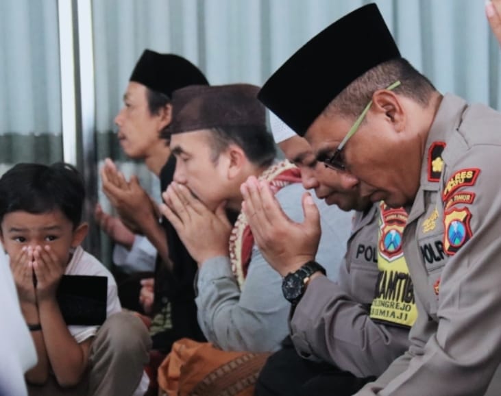 Ceramah Kamtibmas Di Masjid Tulungrejo, Kapolres Batu : Hindari Perang Sarung dan Main Petasan