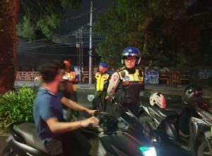 Kasatlantas Polresta Malang Kota, Kompol Fani Rakhim terjun langsung pimpin operasi penertiban balap liar. (istimewa)