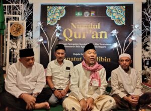 Ketua Rois Syuriah MWC NU Blimbing, KH. Syaifudin Zuhri dalam tausiahnya mengajak umat untuk senantiasa mencintai Al Qur'an dan mengambil barokah untuk mendapat Syafaatul Qur'an .