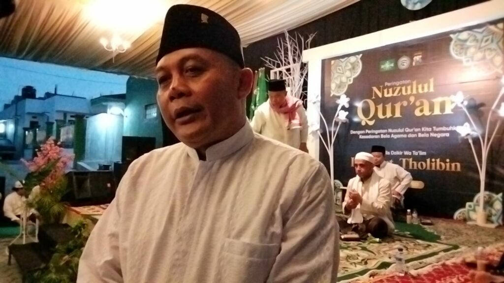 Ketua DPRD Kota Malang, I Made Riandiana Kartika ditemui awak media di sela menghadiri Nuzulul Qur'an di Pondok Pesantren I'anatut Tholibin