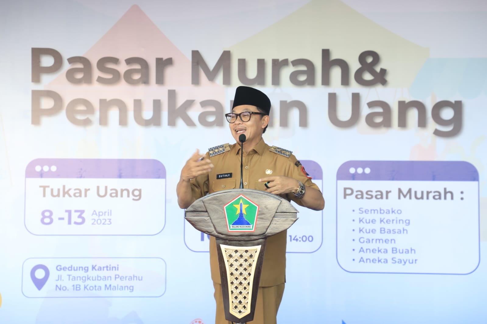 Walikota Malang H Sutiaji resmi membuka pasar murah Ramadhan