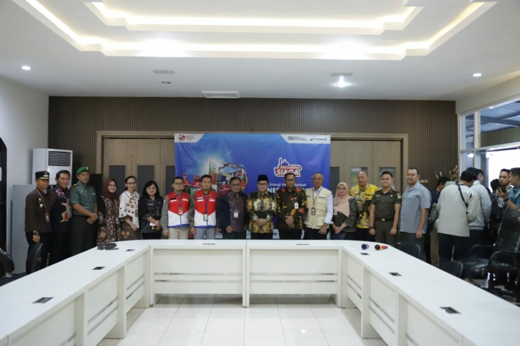 Walikota Sutiaji bersama Tim Pengendali Inflasi Daerah (TPID) saat berada di Pertamina Fuel Terminal Malang (ist)
