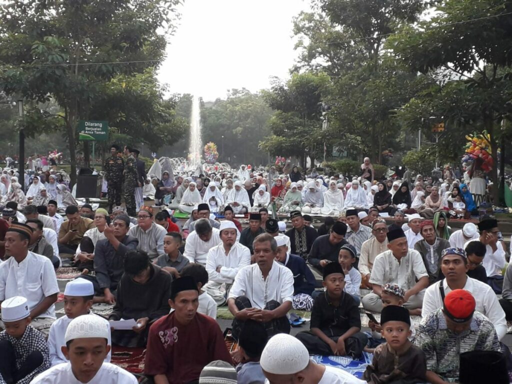 Ribuan jamaah Sholat Ied di Masjid Jami' (ist)