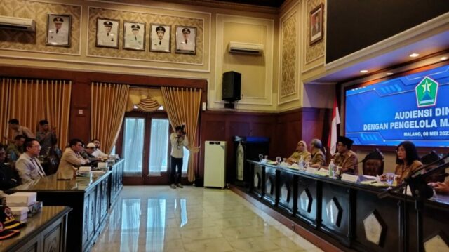 Walikota Malang, H Sutiaji membuka audensi Pemilik Tenant di Malang Plaza, pedagang serta manajemen Malang Plaza di rumah sidang Balaikota Malang