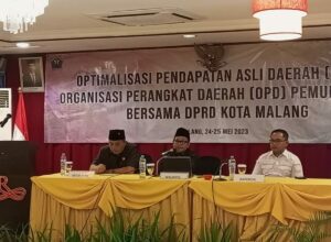 Guna optimalisasi penerimaan pendapatan asli daerah (PAD), Wali Kota Malang, H Sutiaji meminta semua pihak pro aktif (ft.choli)
