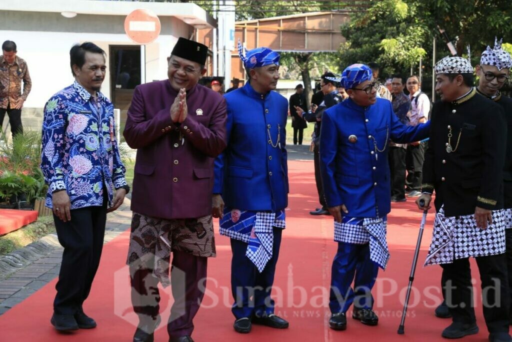 Ketua DPRD Kota Malang, I Made Riandiana Kartika (peci hitam) pada suatu acara beberapa waktu lalu (ist)