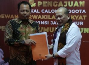 Foto La Nyalla Usai Mendaftar Calon DPD RI