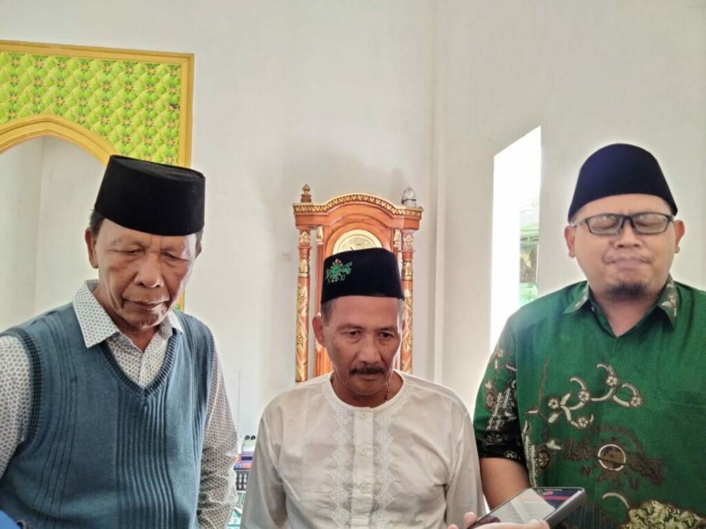 Tokoh dibalik suksesnya pelaksanaan Halal Bihalal. Dari kiri, H Siswanto, H Moch Iksan dan Ketua Panitia pelaksana
