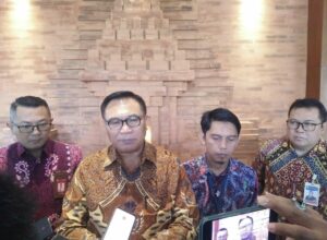 Wakil Wali Kota Malang, Sofyan Edi Jarwoko memberikan keterangan kepada wartawan