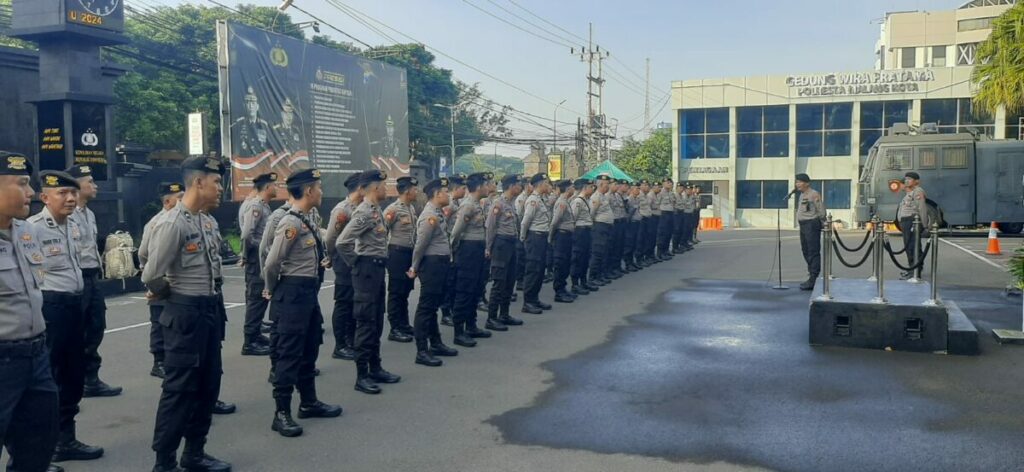 Puluhan personel Polresta Malang Kota apel kesiapan perkuat pengamanan Pilkades di Bangkalan Madura (ist)
