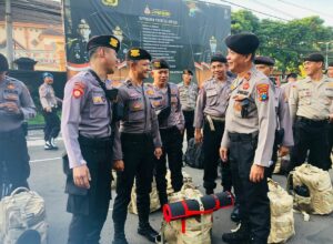 Anggota Polresta Malang Kota siap diberangkatkan ke Bangkalan Madura