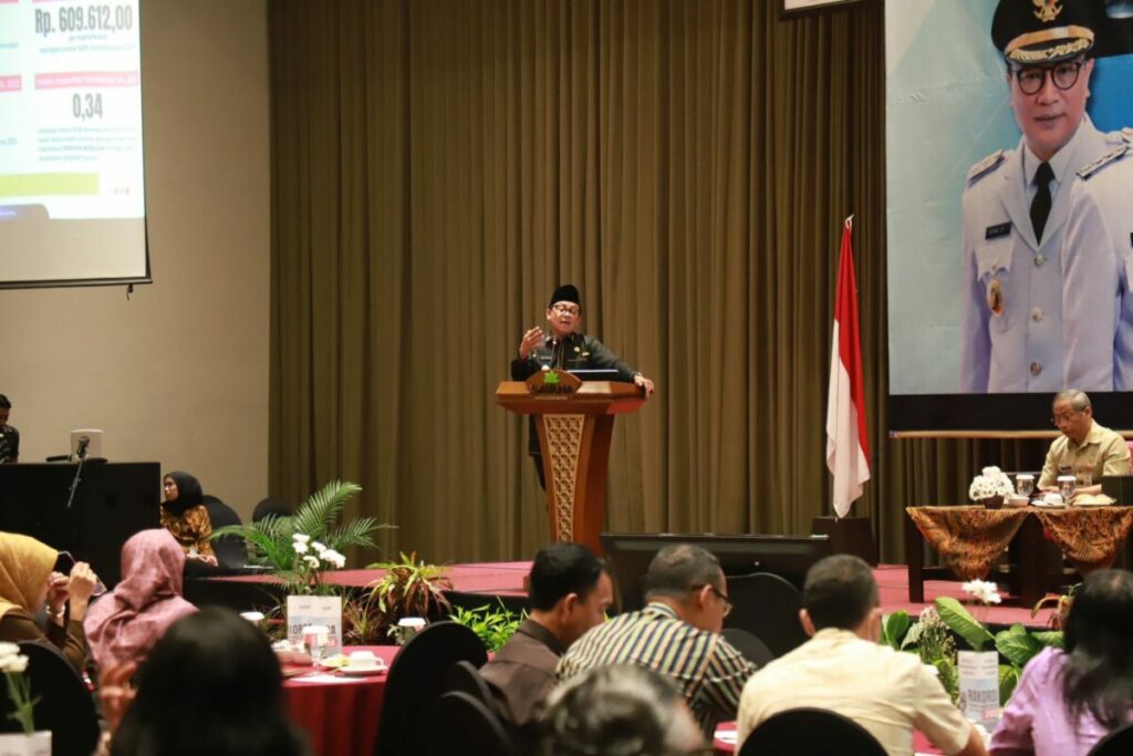 Walikota Sutiaji memberikan arahan dalam Rakorda percepatan penanggulangan kemiskinan di Kota Malang tahun 2023 (ist)