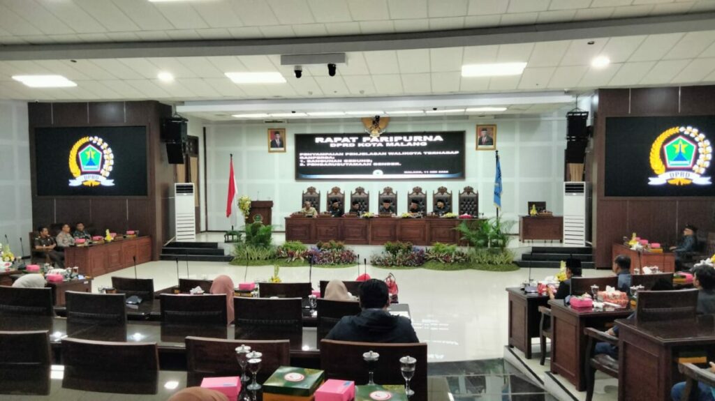 Rapat Paripurna DPRD Kota Malang membahas Ranperda bangunan gedung dan Pengarusutamaan gender