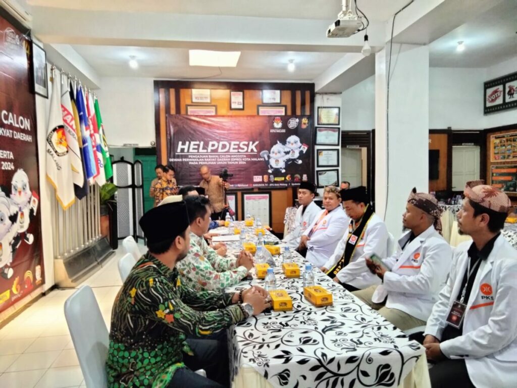 Dengan mendaftarkan 45 Bakal Calon Legislatif (Bacaleg), Dewan Pimpinan Daerah (DPD) Partai Keadilan Sejahtera (PKS) Kota Malang mentargetkan 11 kursi dalam Pemilihan Umum (Pemilu) 2024. (ft.cholil)