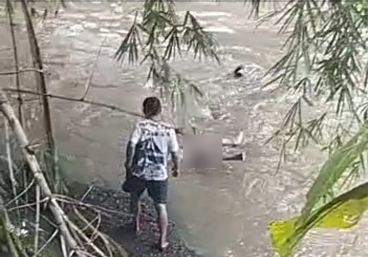 Ponorogo Geger, Penemuan Mayat Telanjang Mengambang di Sungai
