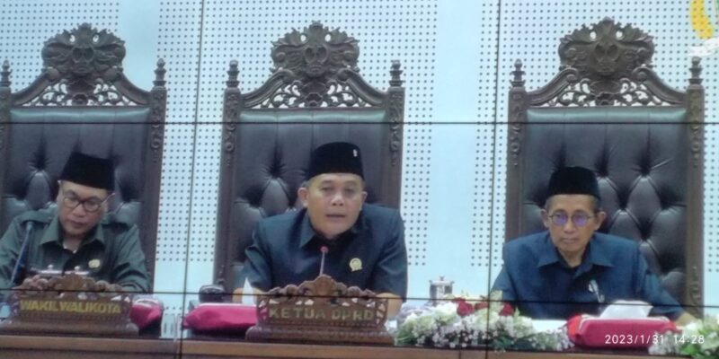 Ketua DPRD Kota Malang, I Made Riandiana Kartika memimpin rapat Paripurna (ist)