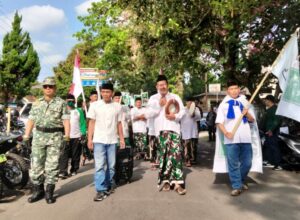 Alunan musik Hadrah, iringan Partai Kebangkitan Bangsa (PKB) Kota Malang mendaftarkan 45 Bacaleg ke kantor Komisi Pemilihan Umum (KPU) Kota setempat, Sabtu (13/05/2023) siang.