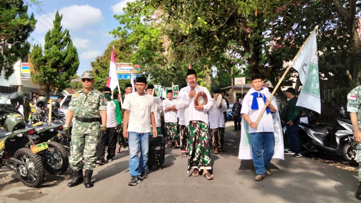 Alunan musik Hadrah, iringan Partai Kebangkitan Bangsa (PKB) Kota Malang mendaftarkan 45 Bacaleg ke kantor Komisi Pemilihan Umum (KPU) Kota setempat, Sabtu (13/05/2023) siang.