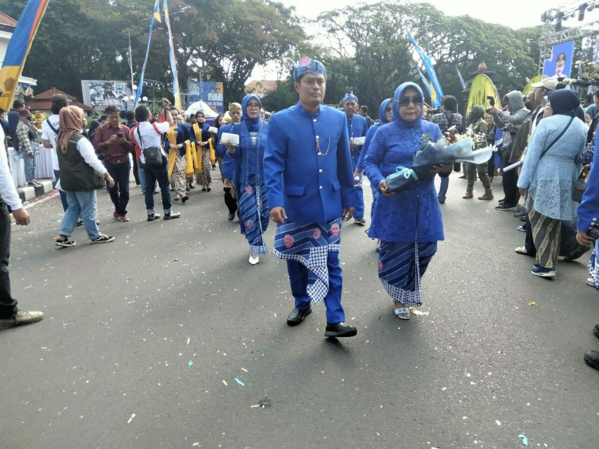 Kepala Dinas Pendidikan dan Kebudayaan Kota Malang, Suwarjana mengerahkan 300 personel dalam memeriahkan festival kirab tumpeng