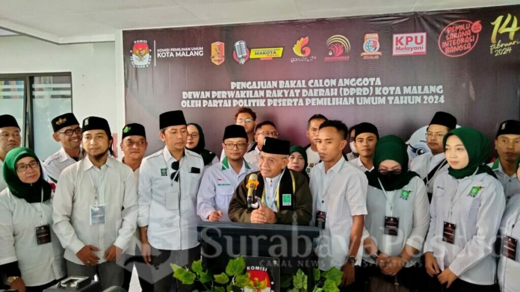 Muhammad Anas Muttaqin (deretan depan tiga dari kiri) Bacaleg PKB Kota Malang dapil Sukun