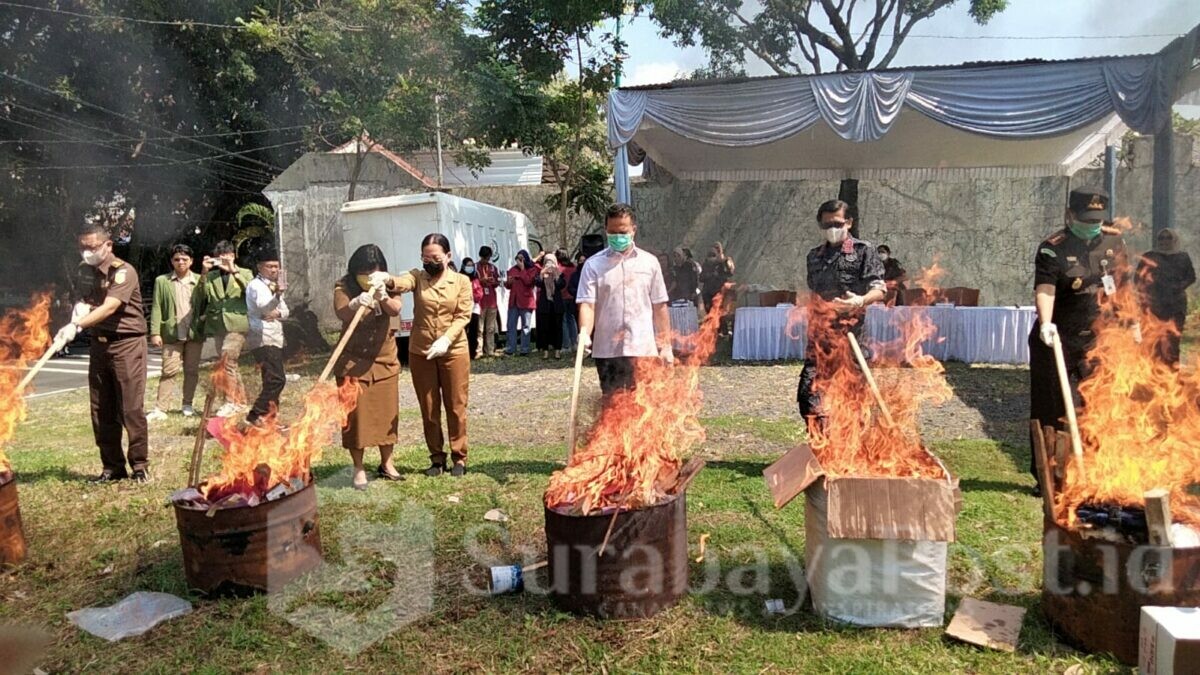 Kegiatan pemusnahan barang bukti narkoba yang dilakukan oleh Kejari Kota Malang, Selasa (16/5/2023) siang
