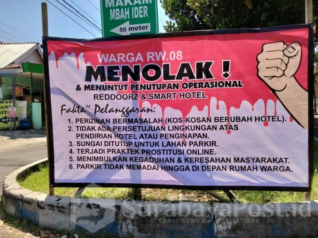 Spanduk berisi penolakan warga RW 08 Kelurahan Tlogomas Kota Malang