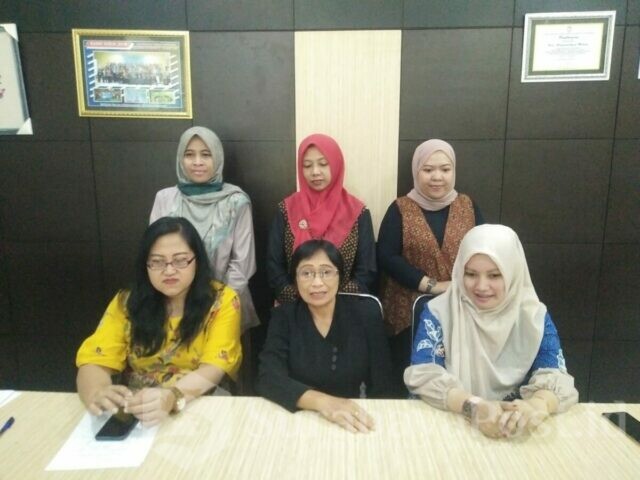 Wakil Rektor I Bidang Akademik Unidha Malang, Dr. Ni Wayan Suarniati, SPd, SH, MPd bersama pada dosen saat menyampaikan program MSIB MBKM Flagship