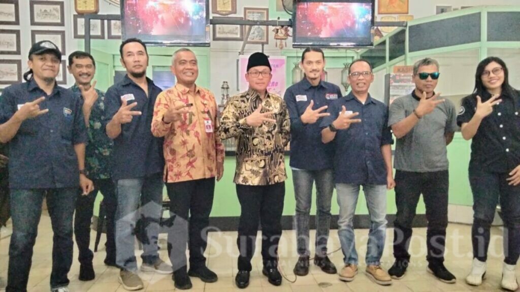 Walikota Malang H Sutiaji pose bersama panitia Malang 109