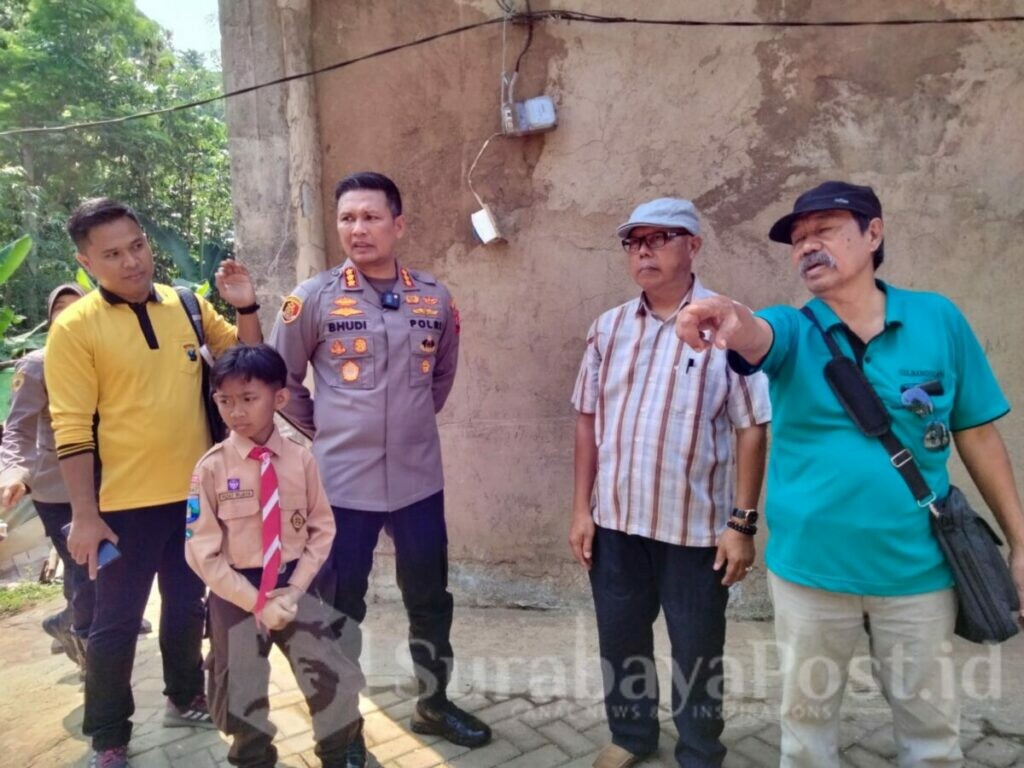 Kombes Pol Budi Hermanto dilokasi bedah rumah milik warga Bandulan Gang 4 RT 4 RW 3