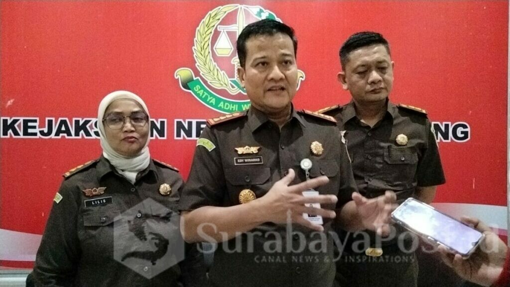 Kepala Kejaksaan Negeri Kota Malang, Edy Winarko, SH, MH memberikan keterangan kepada wartawan