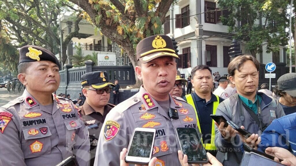 Kapolresta Malang Kota, Kombes Pol Budi Hermanto memberikan keterangan kepada wartawan