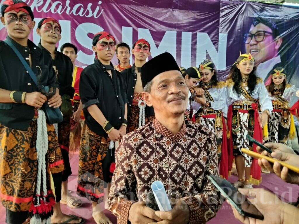 Koordinator Komunitas Pelaku Seni Budaya Malang Raya, Trio Sukamto memberikan keterangan kepada wartawan