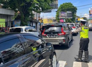 Ratusan personel Satlantas Polresta Malang Kota disiagakan guna mengantisipasi kepadatan lalu lintas di masa libur panjang. (istimewa)